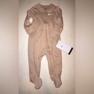 Nike 0-3 months NEW